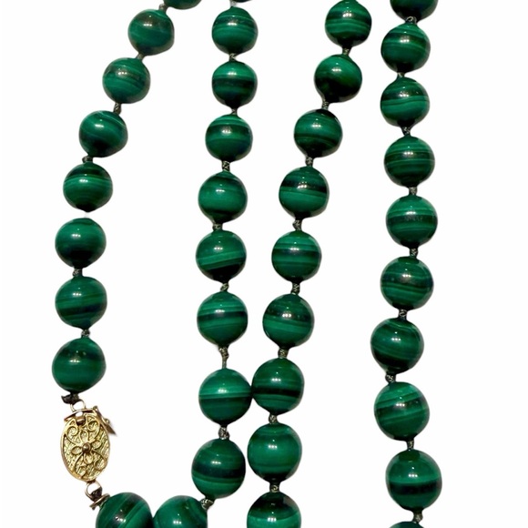 Vintage Malachite Necklace • traditional Hand Knotted silk• Silver gilt clasp - Picture 3 of 10